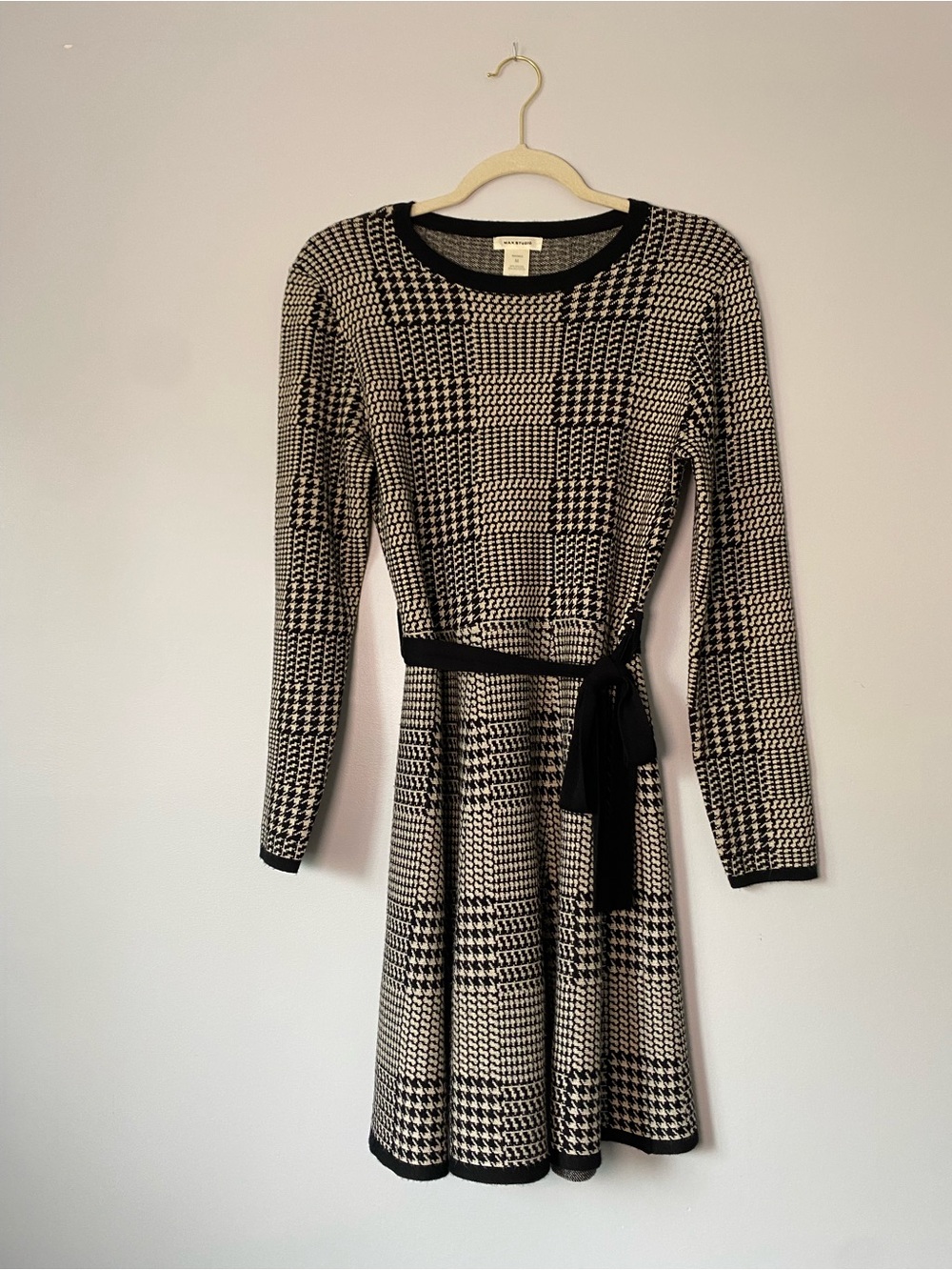 Max Studio Black & Beige Houndstooth Knit Sweater Dress Size M